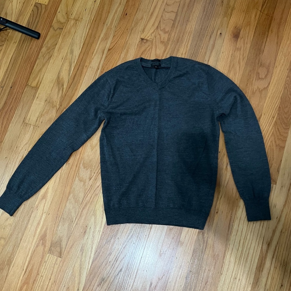 JCREW VNECK MERINO WOOL SWEATER SIZE S GREY